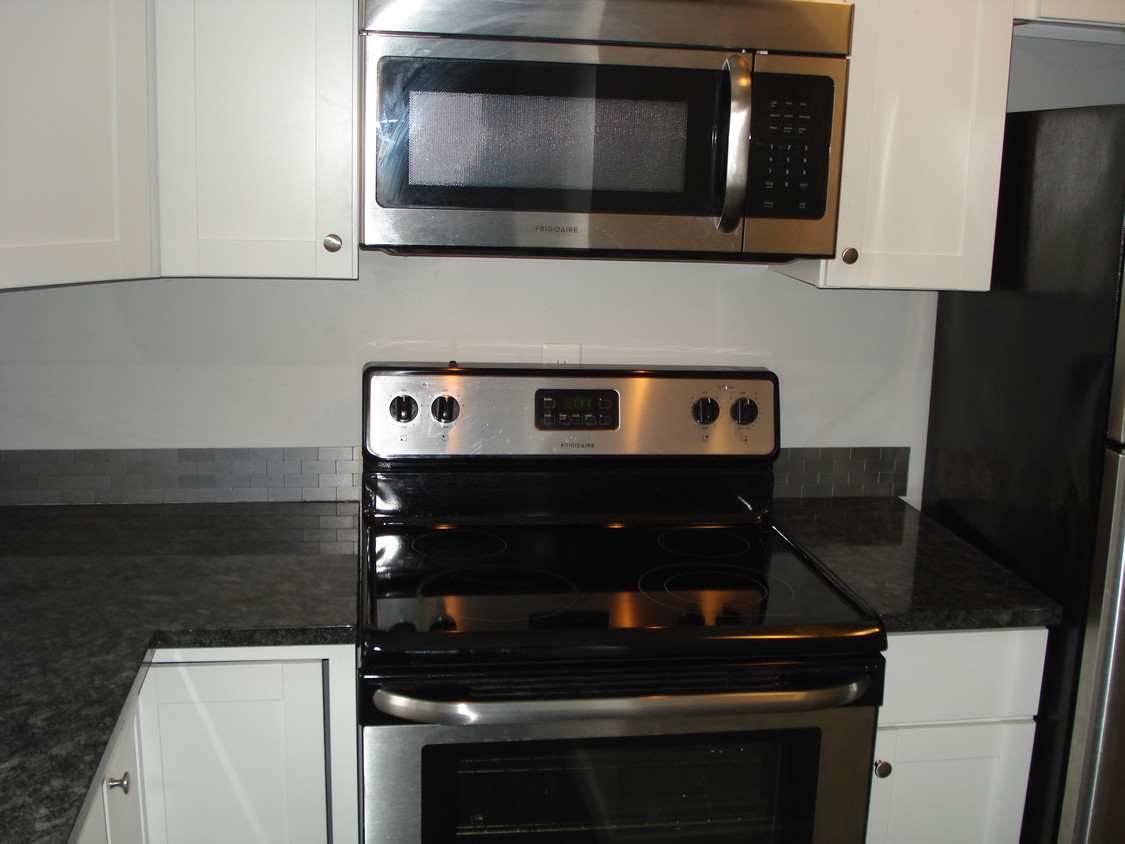 Stainless appliances - 1200 2nd St