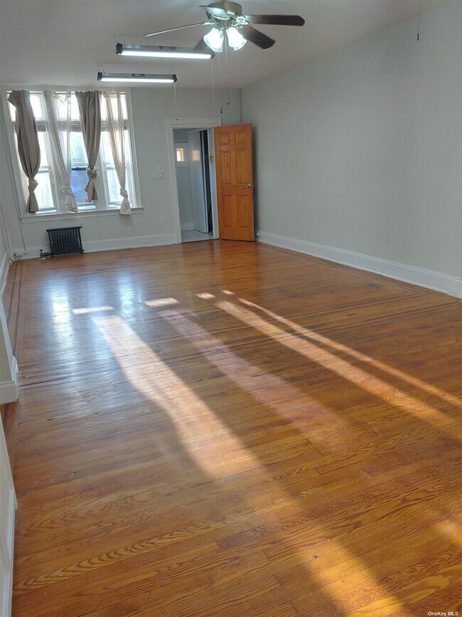 Foto del edificio - 93-08 240th St
