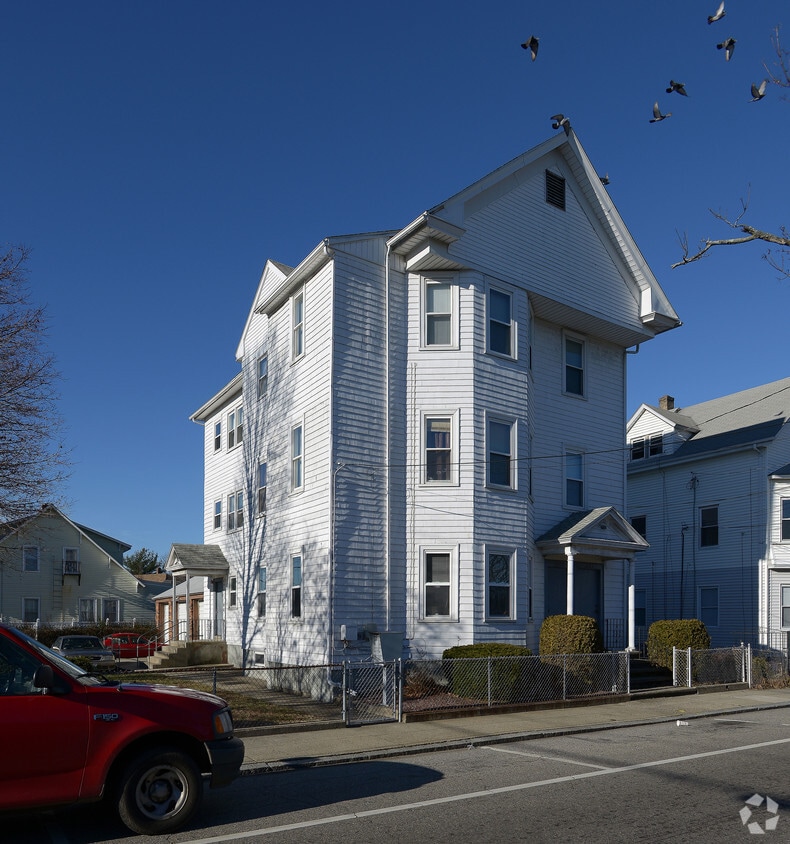 203 Laurel Hill Ave, Providence, RI 02909 Apartments in Providence