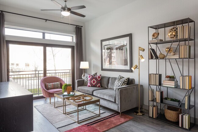 Foto del edificio - Lock in Your Lease & Get Up to $500 Off!