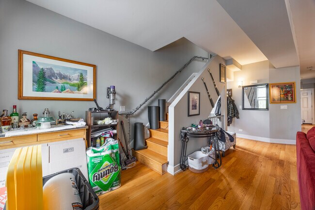 Foto del edificio - 3023 N Oakley Ave