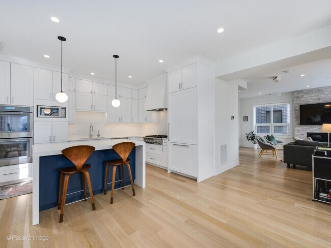 Foto del edificio - 2416 W Lyndale St