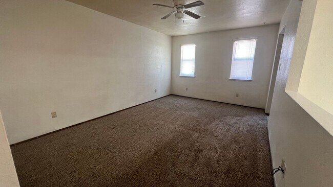 Building Photo - 307 Terry Dr