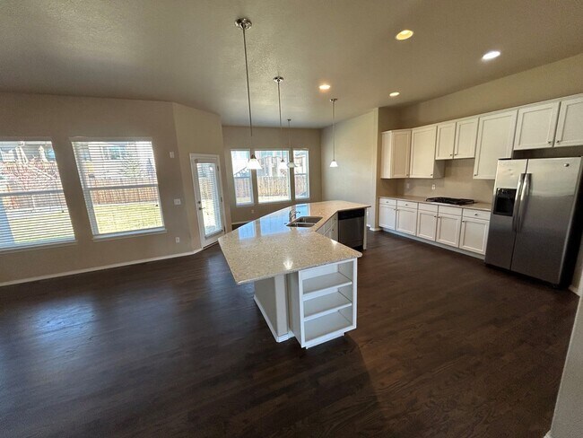 Foto del edificio - Absolutely Gorgeous 5-Bed 4-Bath with 3-car Garage Home!