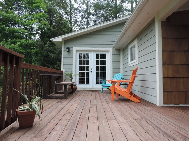 Building Photo - Great 3/2.5 in Vilas, just minutes to Boone! Available in June!