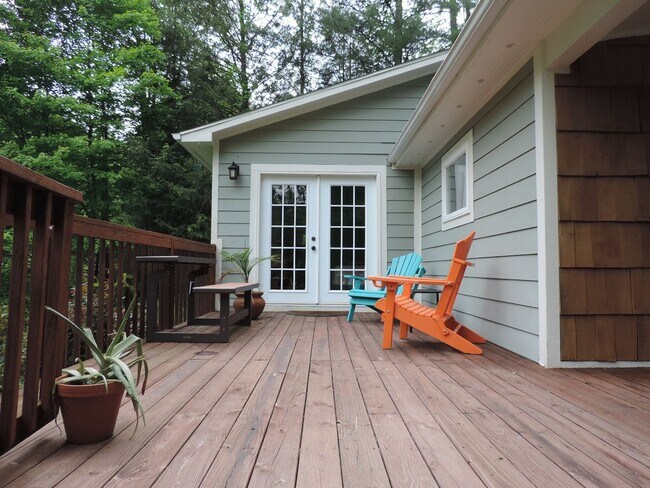 Foto del edificio - Great 3/2.5 in Vilas, just minutes to Boone! Available in June!
