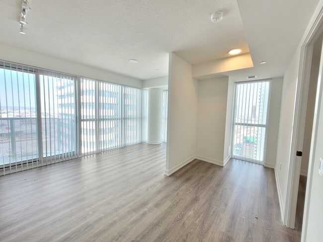 Den Open Concept - 195 Commerce St