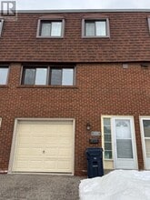 Building Photo - 256 Sprucewood Ct