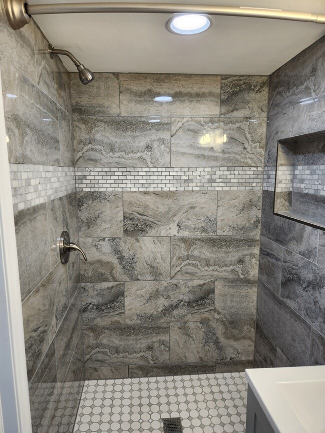 Built in Shower - 1352 Walker Ave
