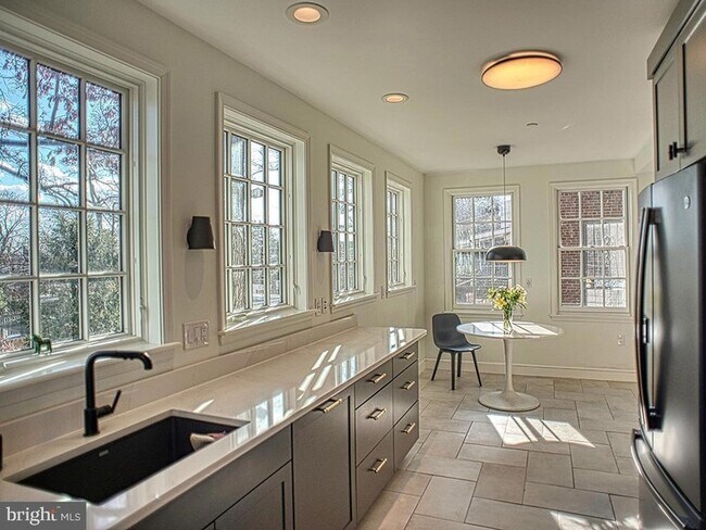 Foto del edificio - 4643 16th St NW
