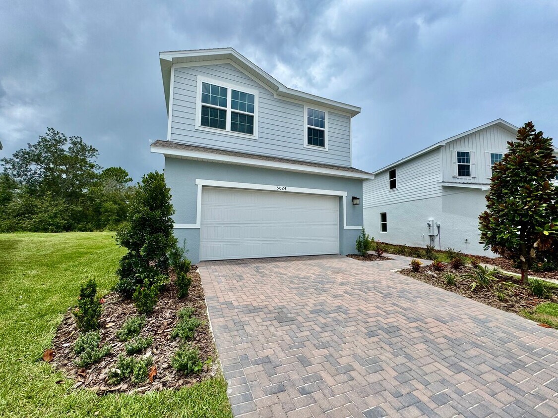 Foto principal - Brand-New 4BR Home with Tile Floors & Quar...