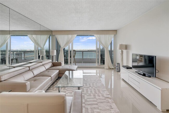 Foto del edificio - 1717 N Bayshore Dr