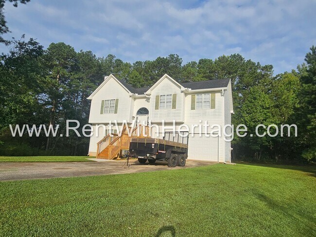 Building Photo - THIS IS A FANTASTIC 5 BEDROOM/ 3 BATH HOME...