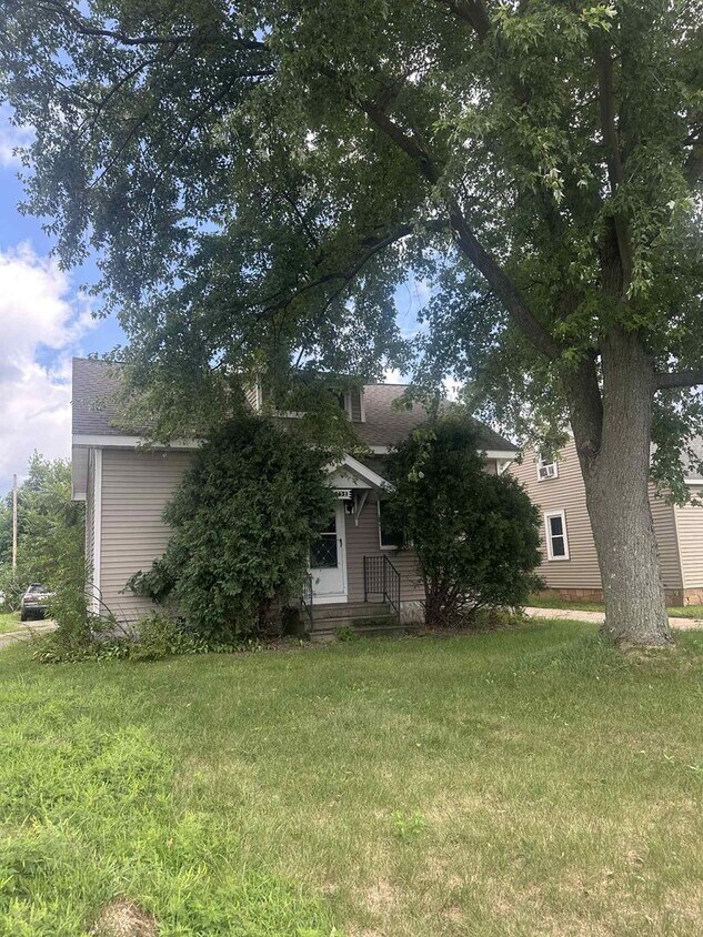 Primary Photo - 3 Bedroom House