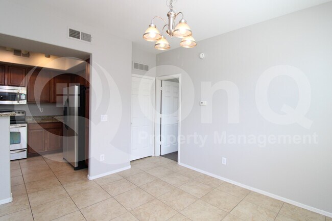 Foto del edificio - 900 S 94th St