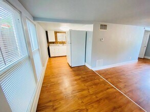 Building Photo - 2102 Brackenridge St