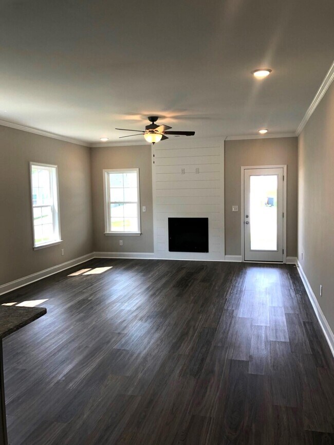 Foto del edificio - 246 Andrews Ln