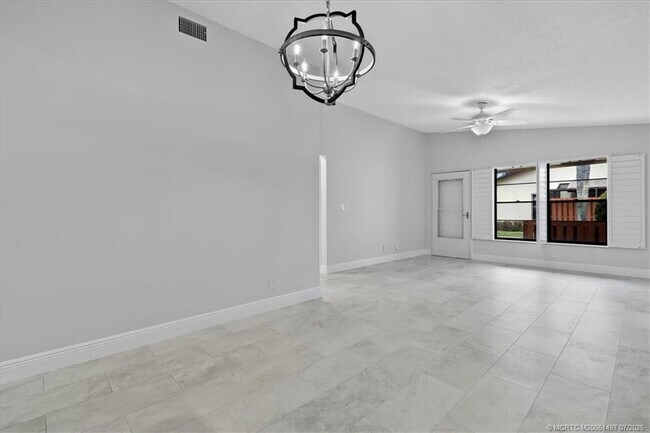 Foto del edificio - 8085 SE Villa Cir