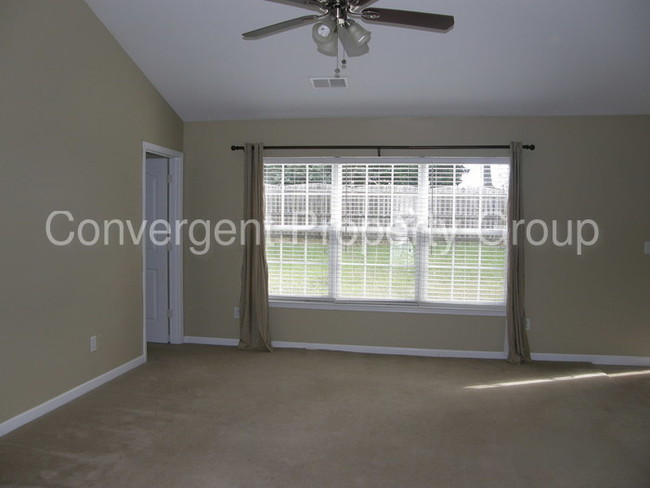 Building Photo - 110 Tralee Ln