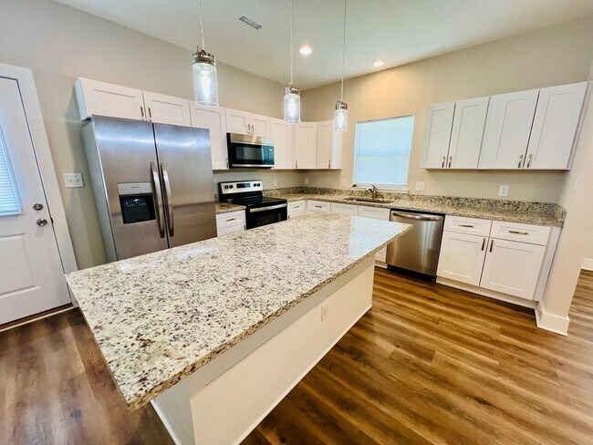 Building Photo - 524 Ligustrum St