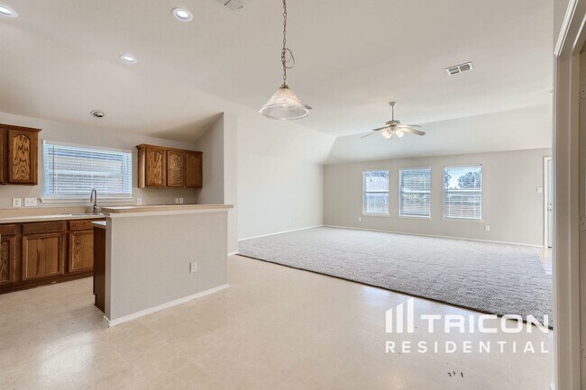 Building Photo - 522 Golden Bell Dr