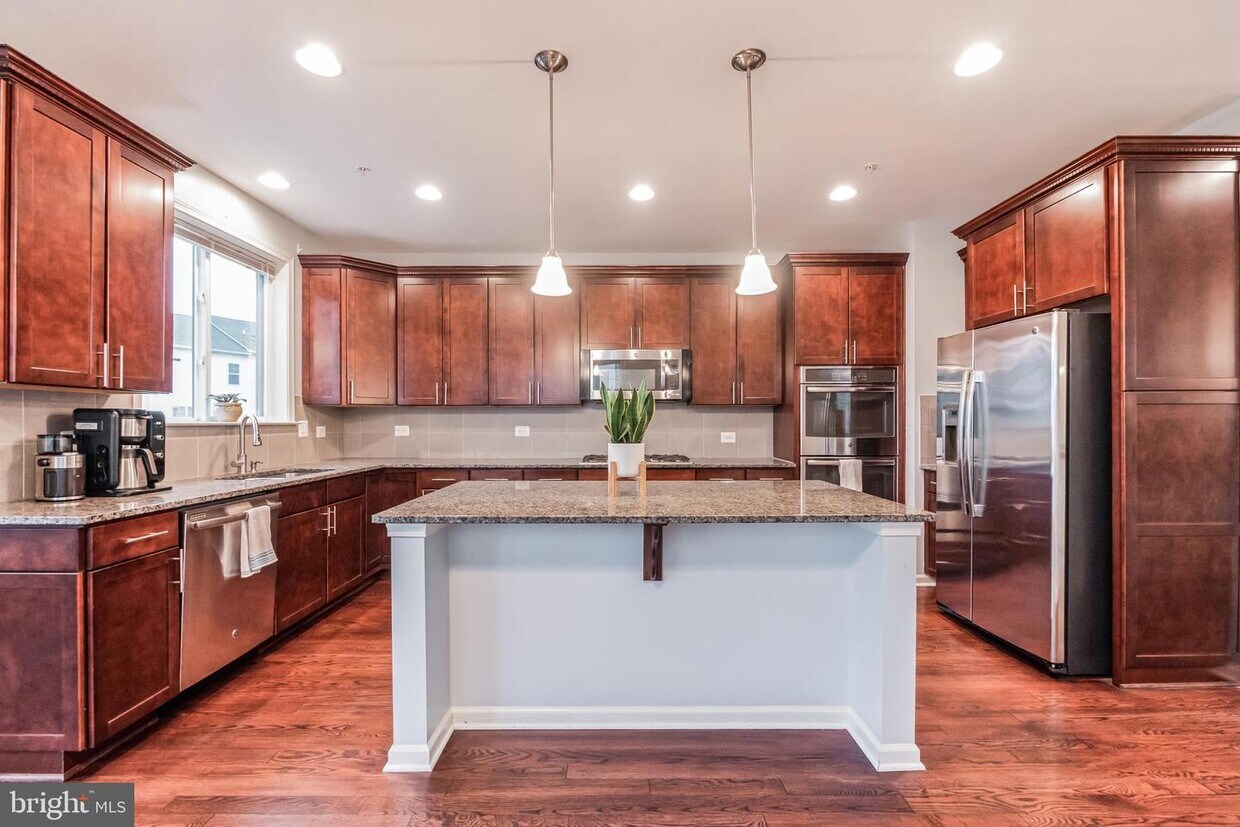 Foto principal - 7520 Calais Way