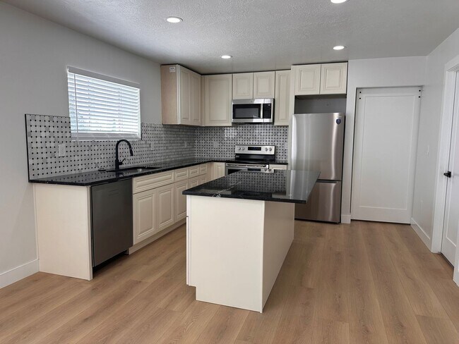 Foto del edificio - Completely Remodeled 3 Bedroom Home