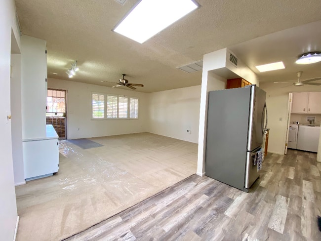 Building Photo - 10422 W Meade Dr
