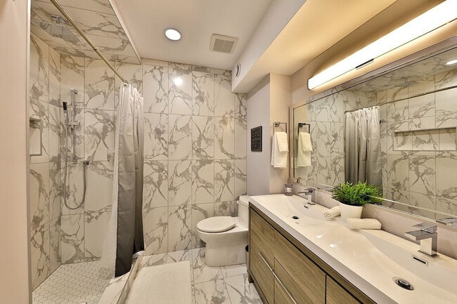 Building Photo - 10154-10103 103 St NW