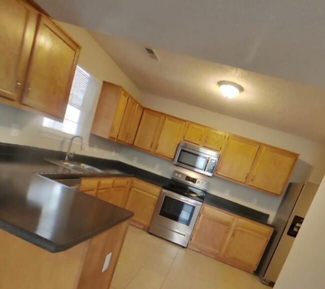 Building Photo - 1406 Thomas Dr