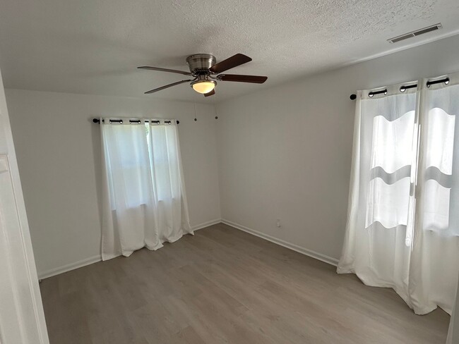 Foto del edificio - 3 bedroom single family home in Mayfield H...