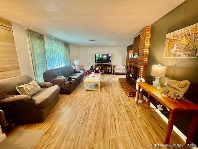 Foto del edificio - 66 Haywardville Rd