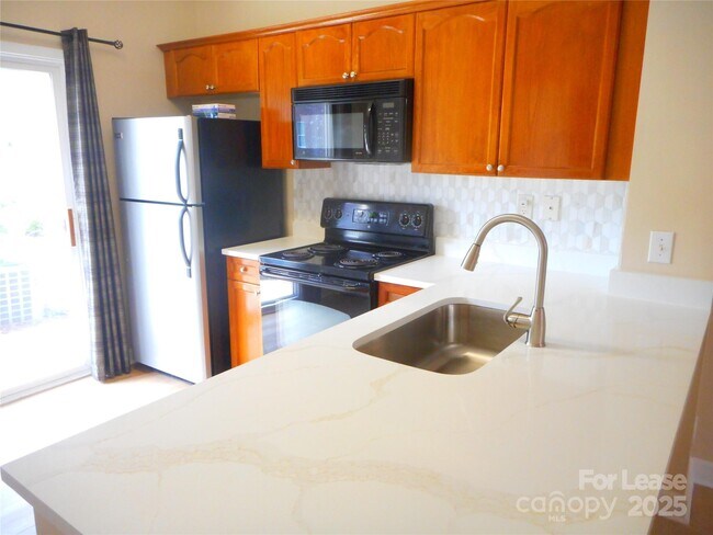 Foto del edificio - 8329 Scotney Bluff Avenue