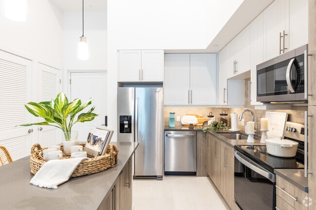 1BR, 1BA - 744 SF - Vesada