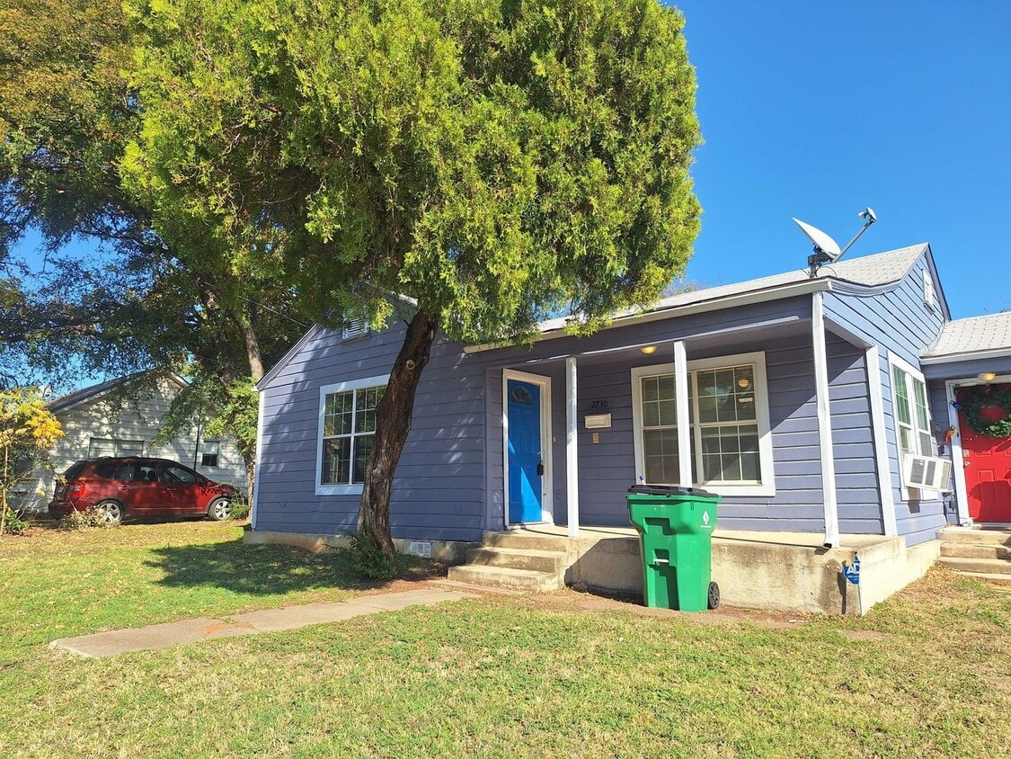 Primary Photo - Affordable 2-1 Home with fenced in Back Yard