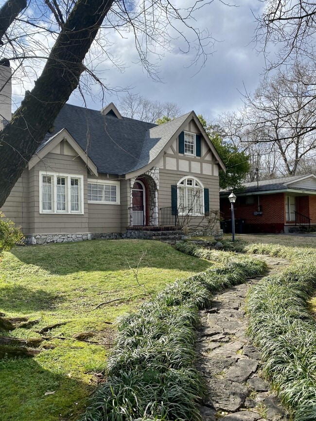 Building Photo - 3440 Alta Vista Dr