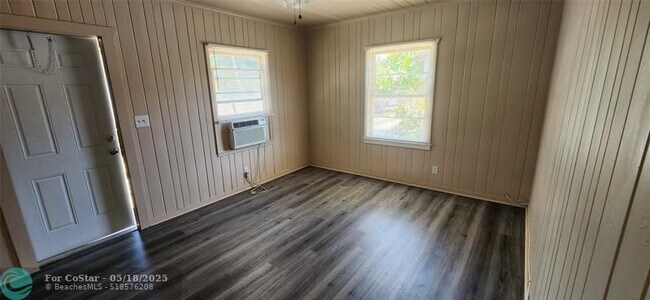 Foto del edificio - 609 SW 4th Ave