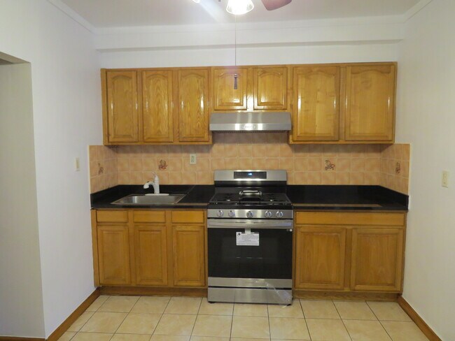 Kitchen - 612 5th Ave