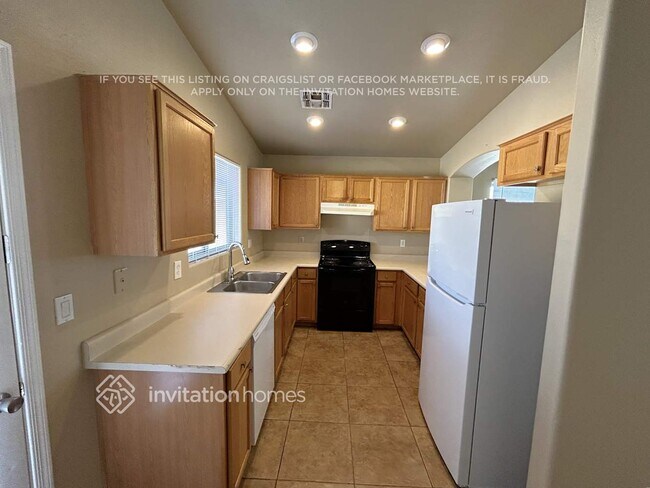 Building Photo - 2310 W St Kateri Dr