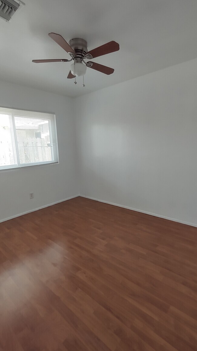 Bedroom - 947 S Cedar Ave
