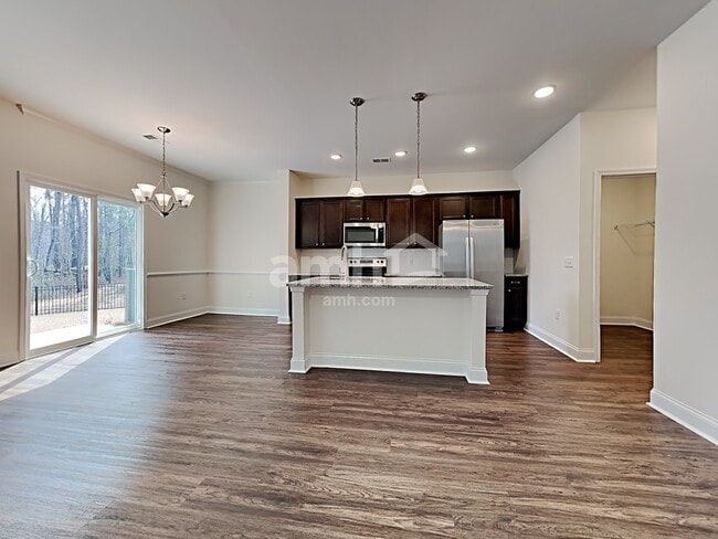 Building Photo - 126 Thatchet Dr