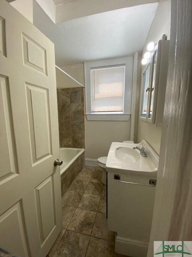 Building Photo - 1205-1207 E 38th St