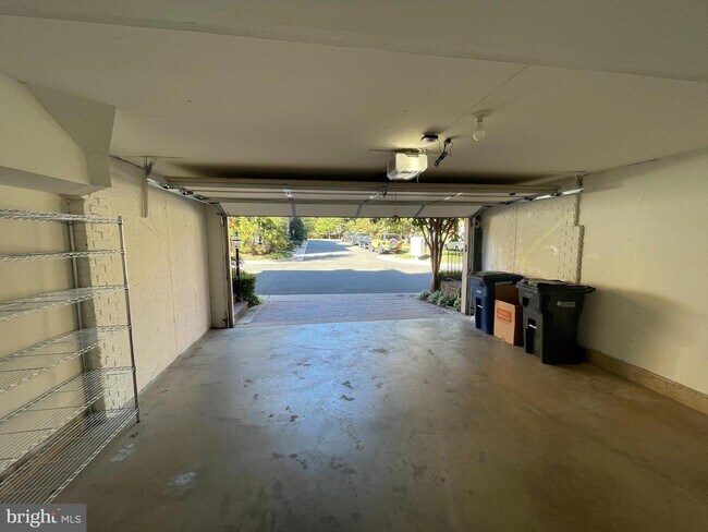 Foto del edificio - 1679 Hunting Creek Dr
