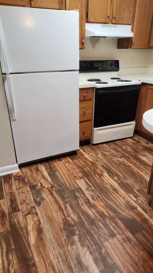 Foto del edificio - 5813 Rover Dr