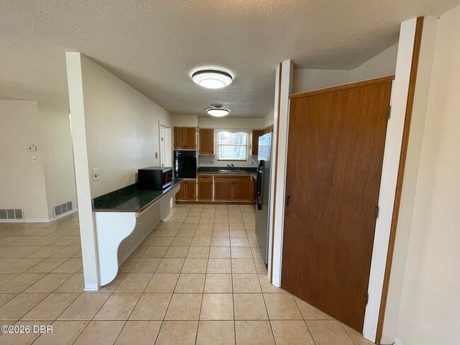 Building Photo - 135 Kent Dr