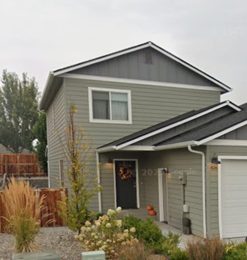 Primary Photo - 3-Bed, 2.5-Bath Townhome w/ 2-Car Garage