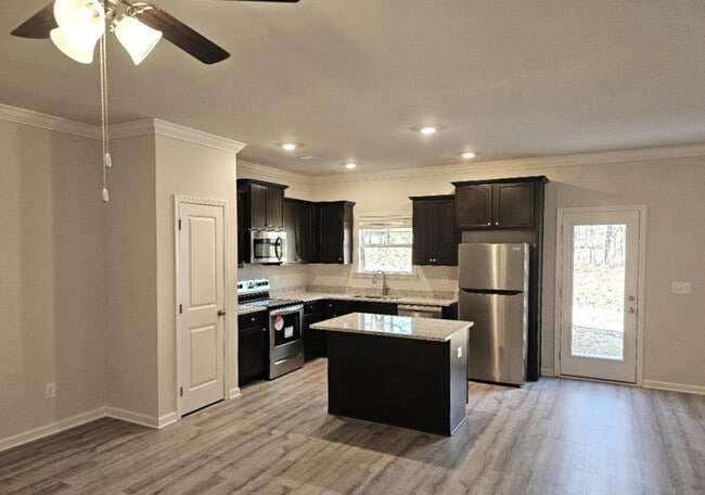 Building Photo - 145 Chase Xing