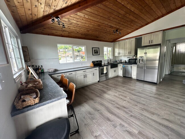 Foto del edificio - 1574 Wailele St