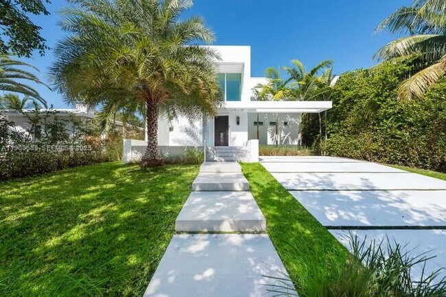 Foto del edificio - 1325 Bay Dr