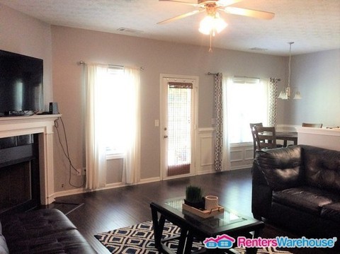 Building Photo - Beautiful 3 Bedroom Townhome in Fairburn!